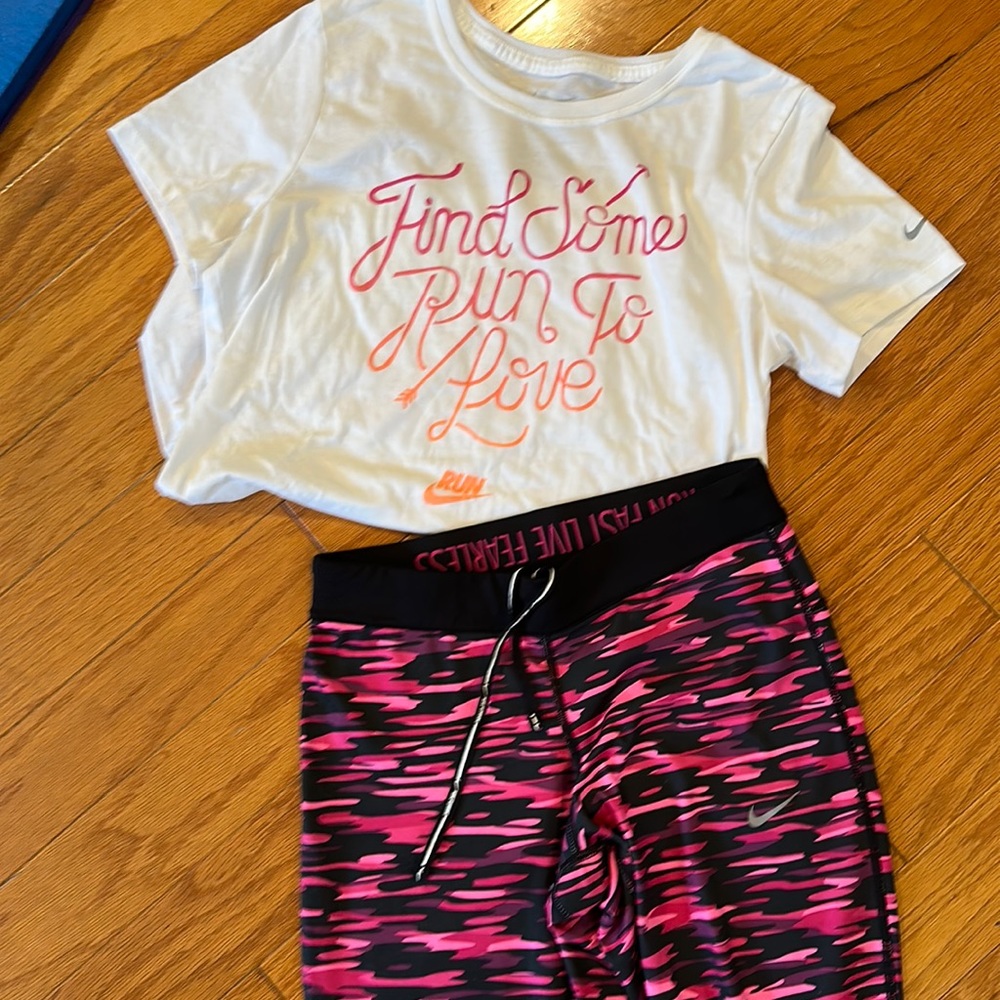 Nike running outfit hot pink camo like print and white dry fit t shirt